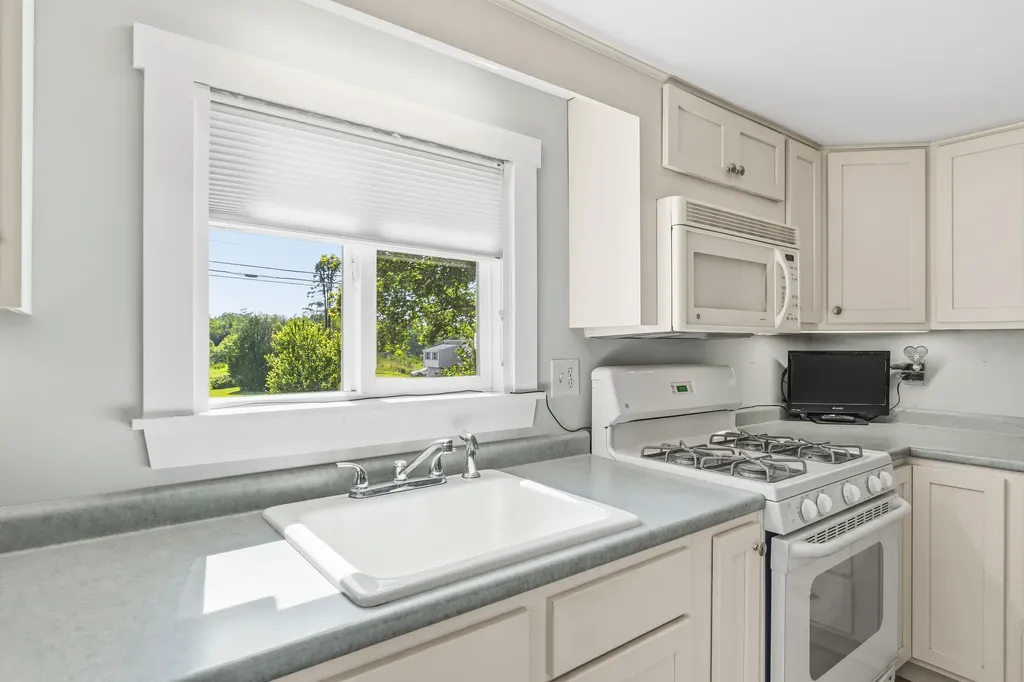 761 Gardiner Road Wiscasset ME 04578