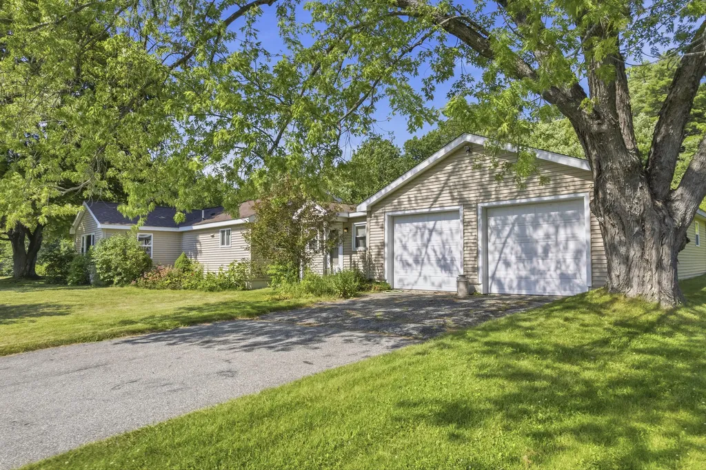 761 Gardiner Road Wiscasset ME 04578