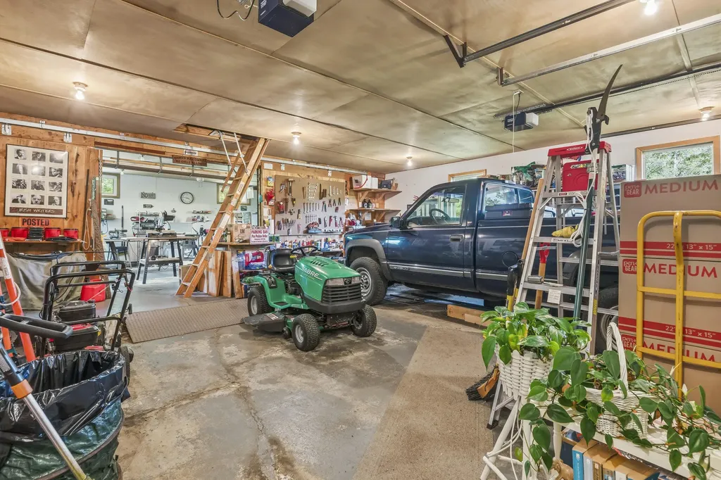 761 Gardiner Road Wiscasset ME 04578