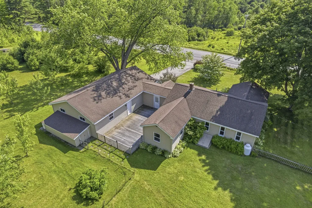761 Gardiner Road Wiscasset ME 04578
