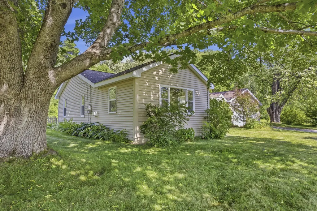 761 Gardiner Road Wiscasset ME 04578