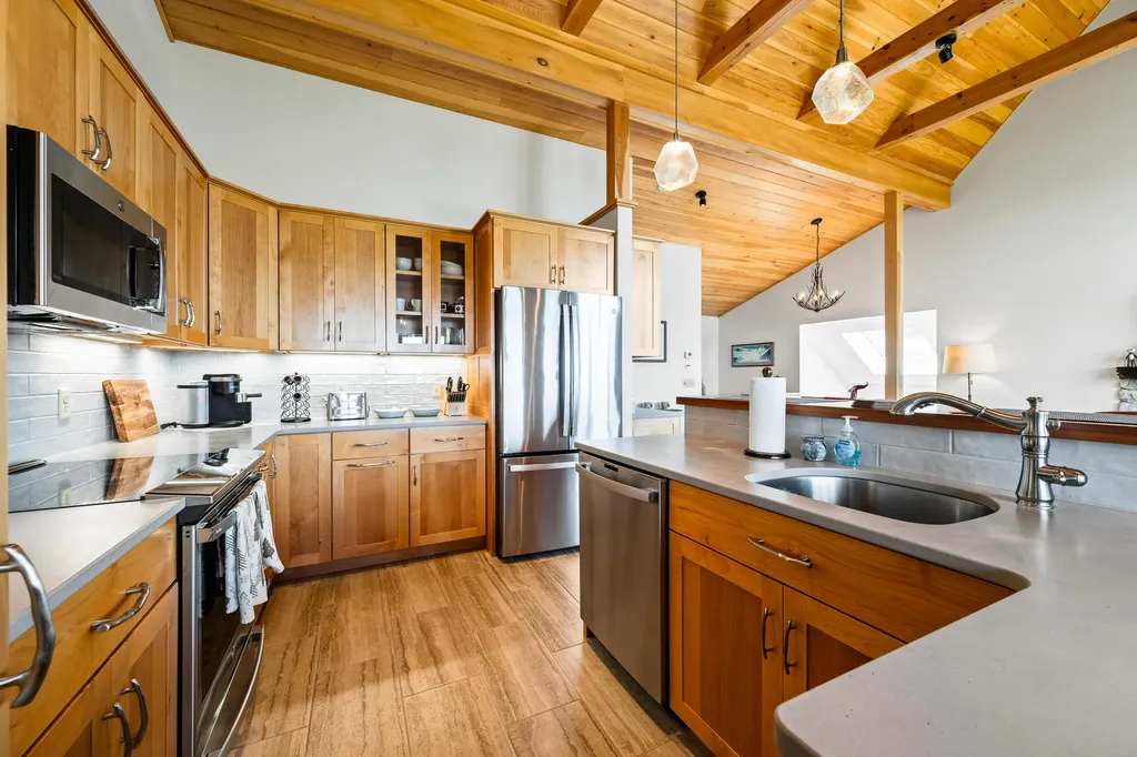 10 Hendrickson Drive Sandy River Plt ME 04970