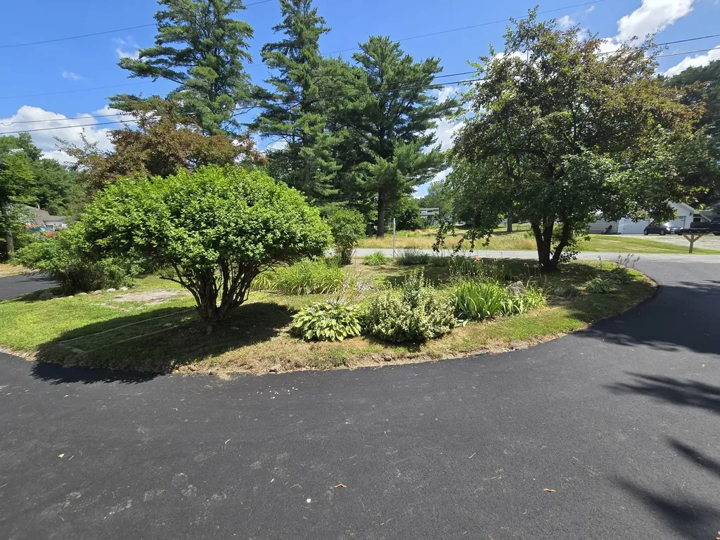 522 North Street Hermon ME 04401
