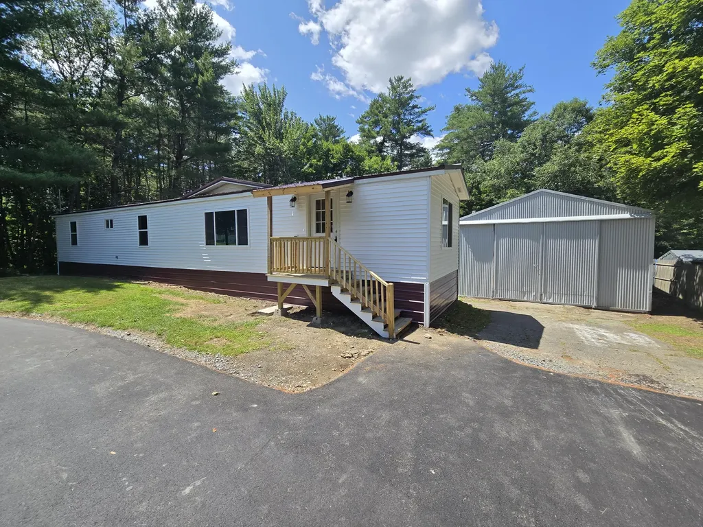 522 North Street Hermon ME 04401
