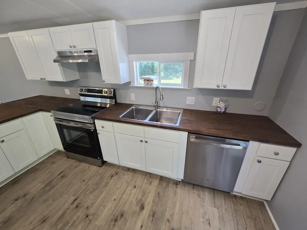 522 North Street Hermon ME 04401