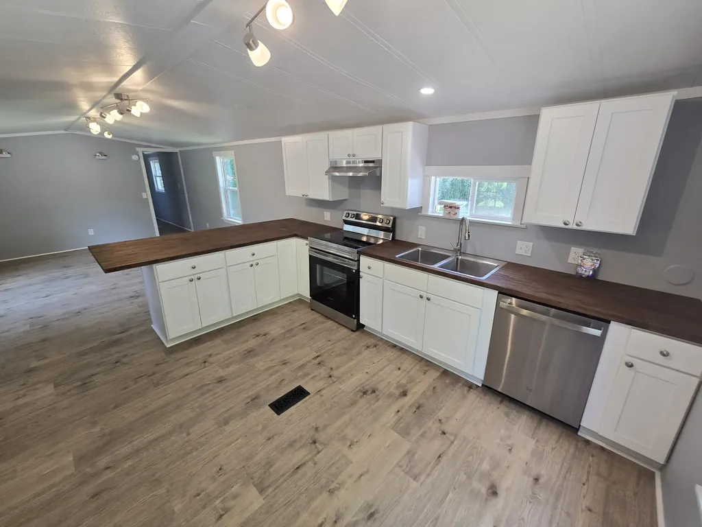 522 North Street Hermon ME 04401