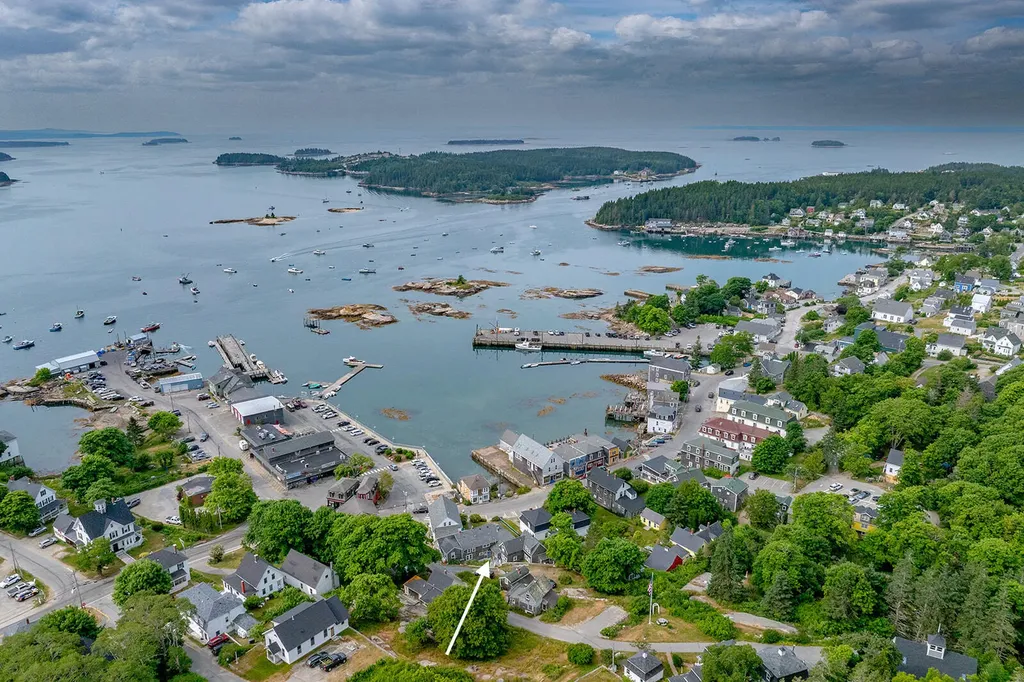 60 Main Street Stonington ME 04681