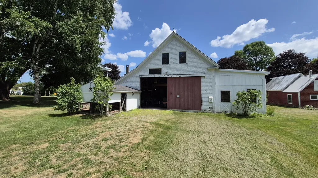 31 Hussey Road Albion ME 04910