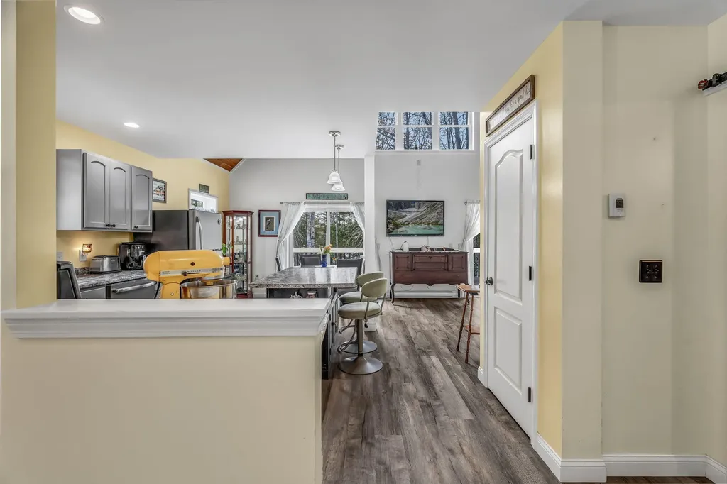 291 White Point Estates Road Lincoln ME 04457