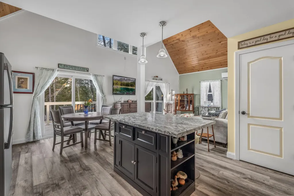 291 White Point Estates Road Lincoln ME 04457