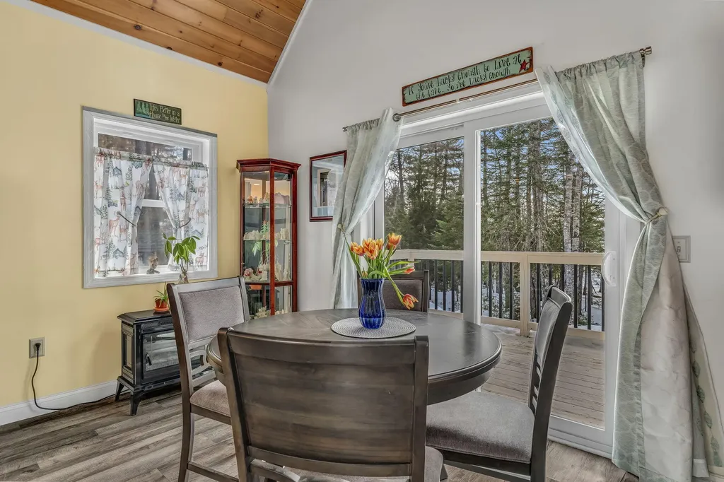 291 White Point Estates Road Lincoln ME 04457