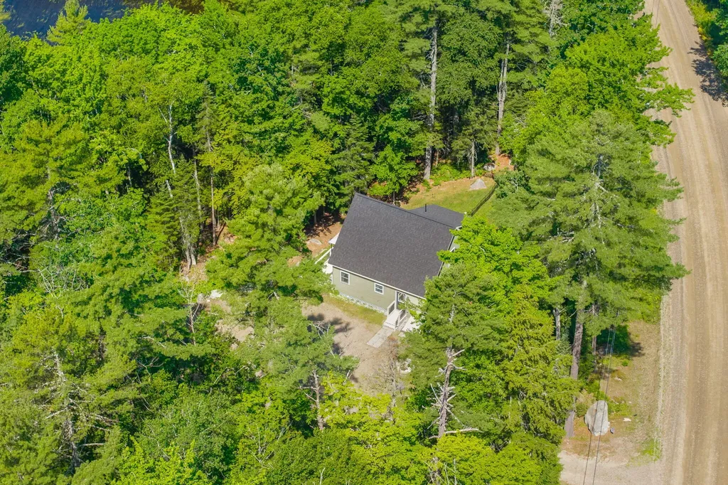 291 White Point Estates Road Lincoln ME 04457