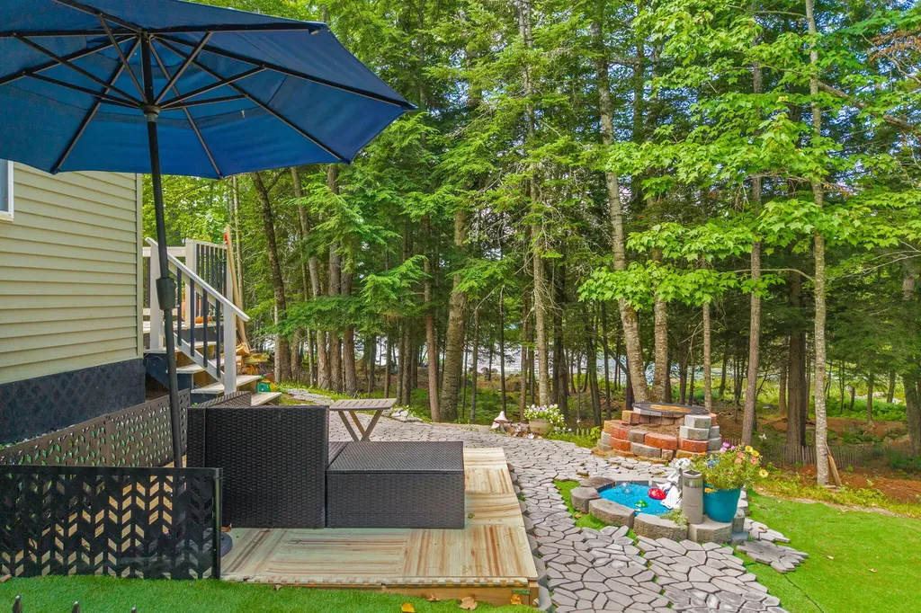291 White Point Estates Road Lincoln ME 04457