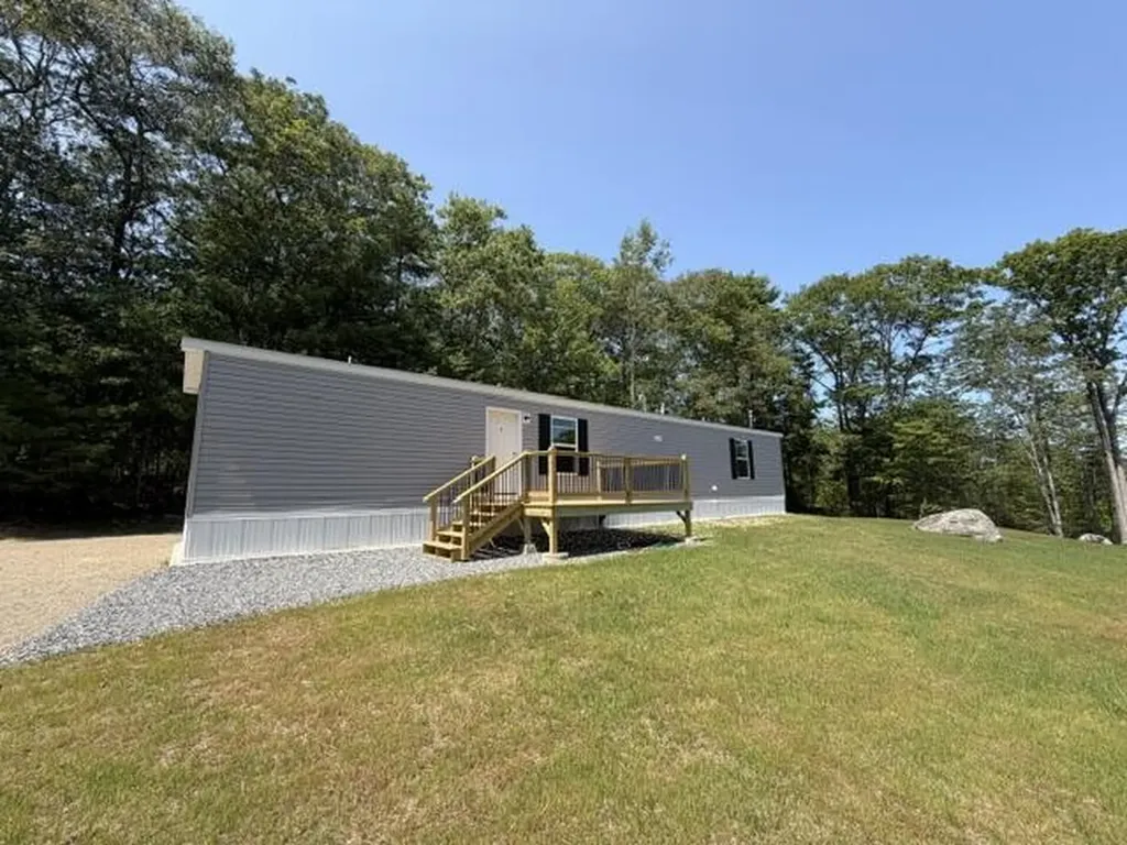 17 Bay Woods Road Bristol ME 04539