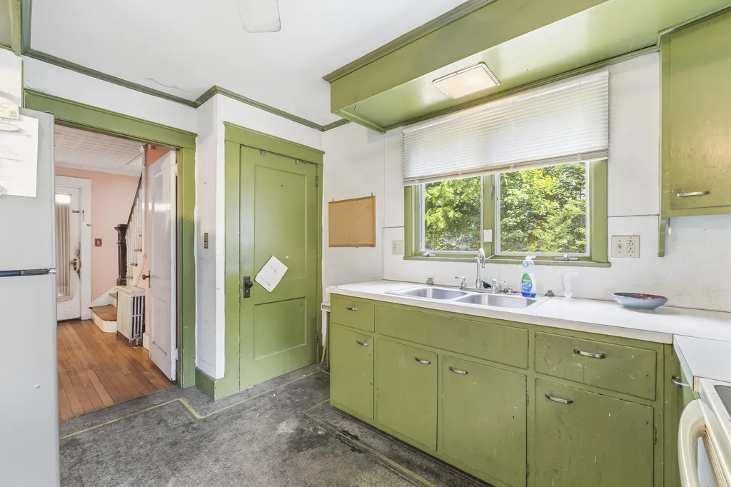 28 Davenport Street Augusta ME 04330