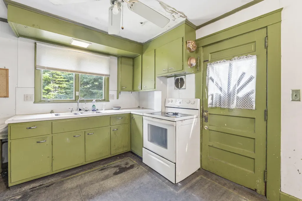 28 Davenport Street Augusta ME 04330