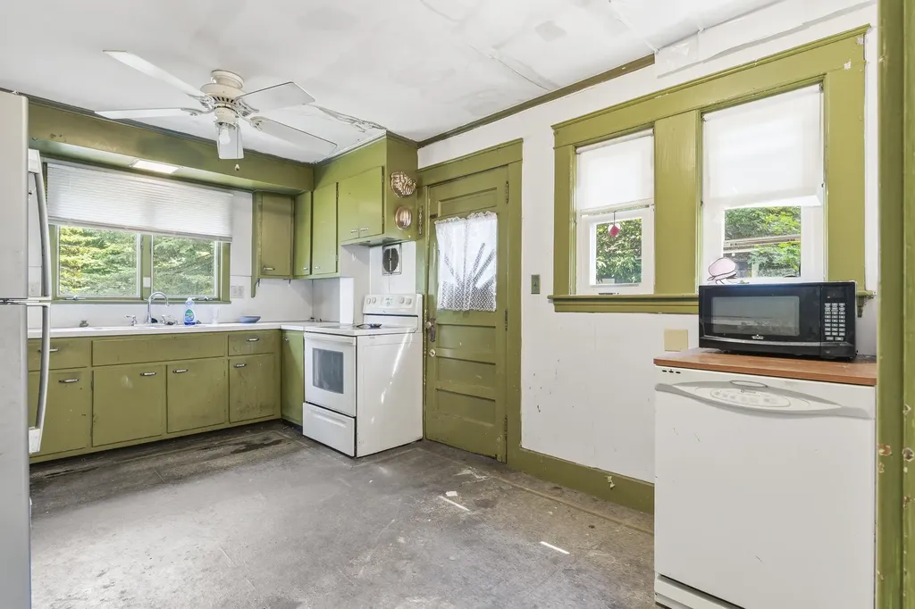28 Davenport Street Augusta ME 04330