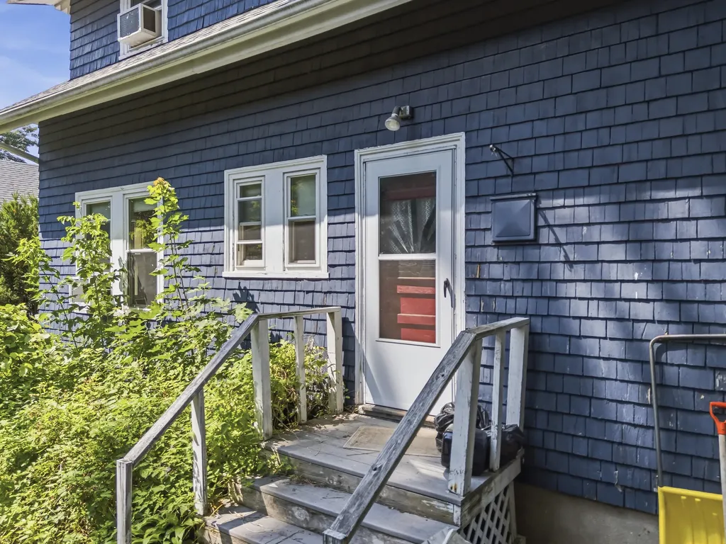 28 Davenport Street Augusta ME 04330