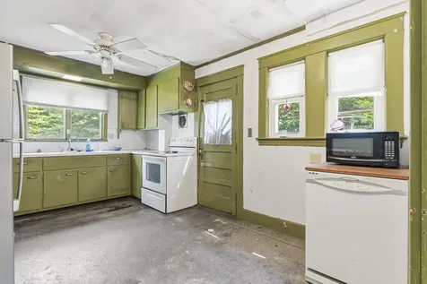 28 Davenport Street Augusta ME 04330