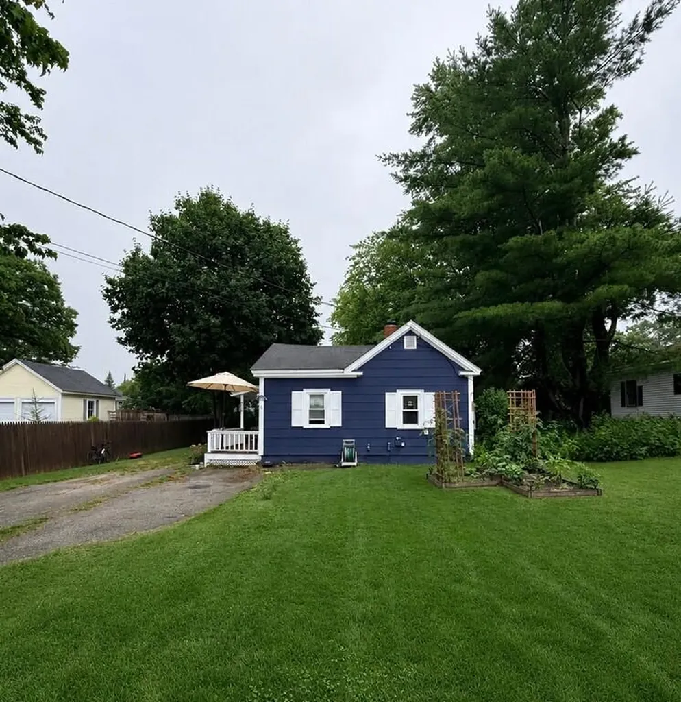 10 Douglas Street Lisbon ME 04252