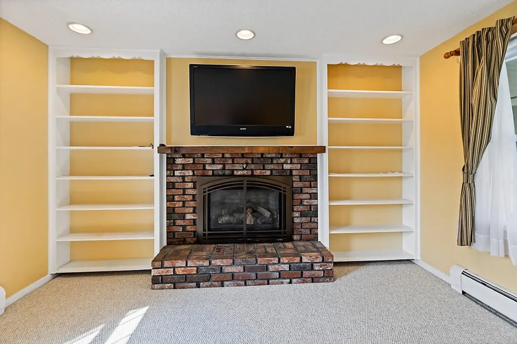 21 Eaton Drive Waterville ME 04901