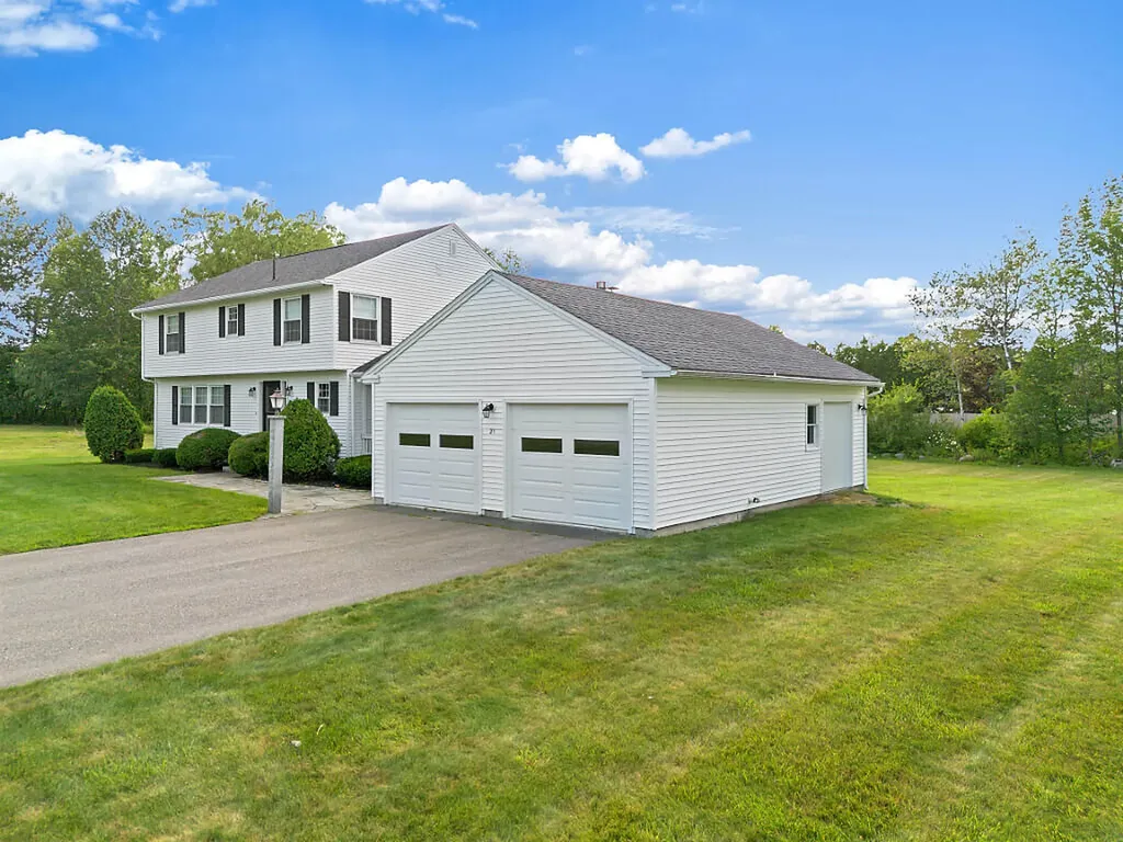 21 Eaton Drive Waterville ME 04901