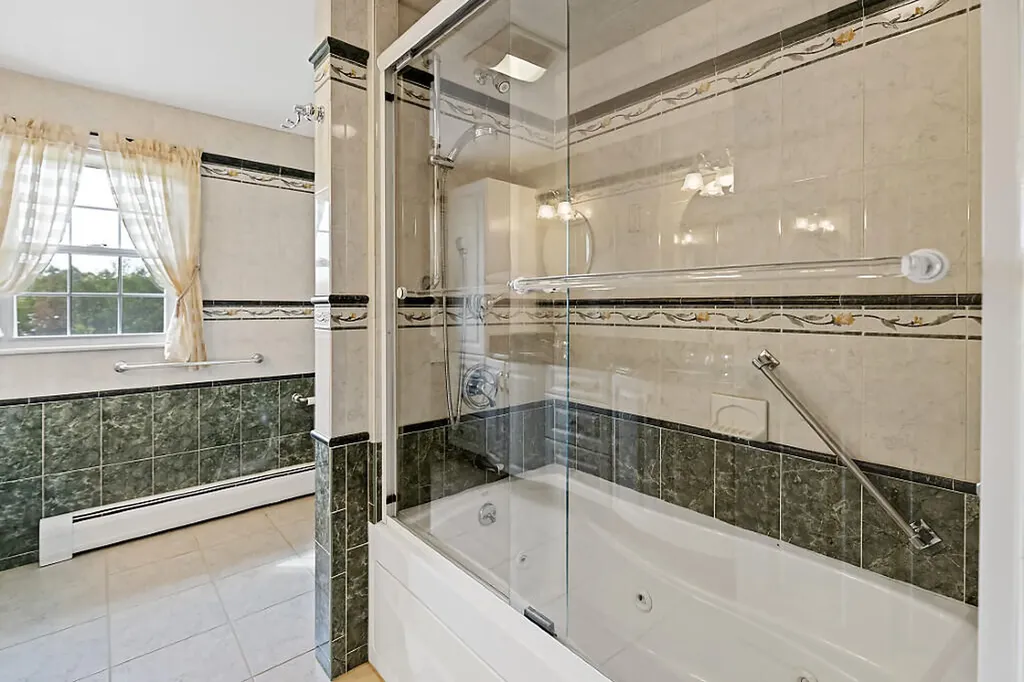 21 Eaton Drive Waterville ME 04901