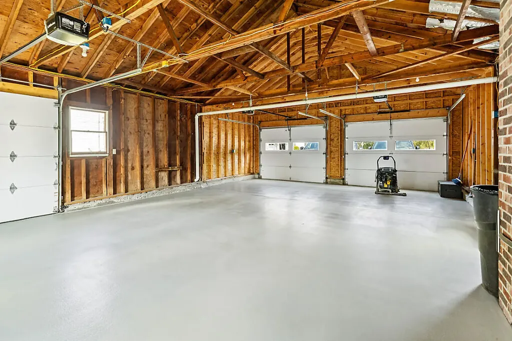 21 Eaton Drive Waterville ME 04901