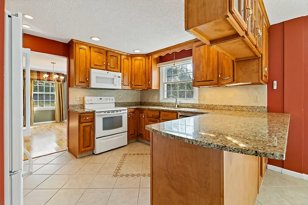 21 Eaton Drive Waterville ME 04901