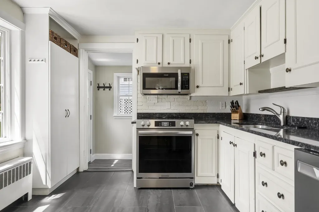 524 Cottage Road South Portland ME 04106
