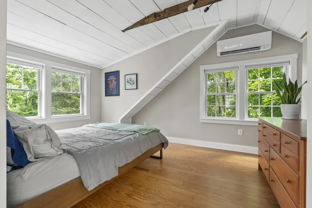524 Cottage Road South Portland ME 04106