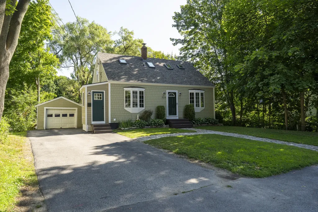 524 Cottage Road South Portland ME 04106