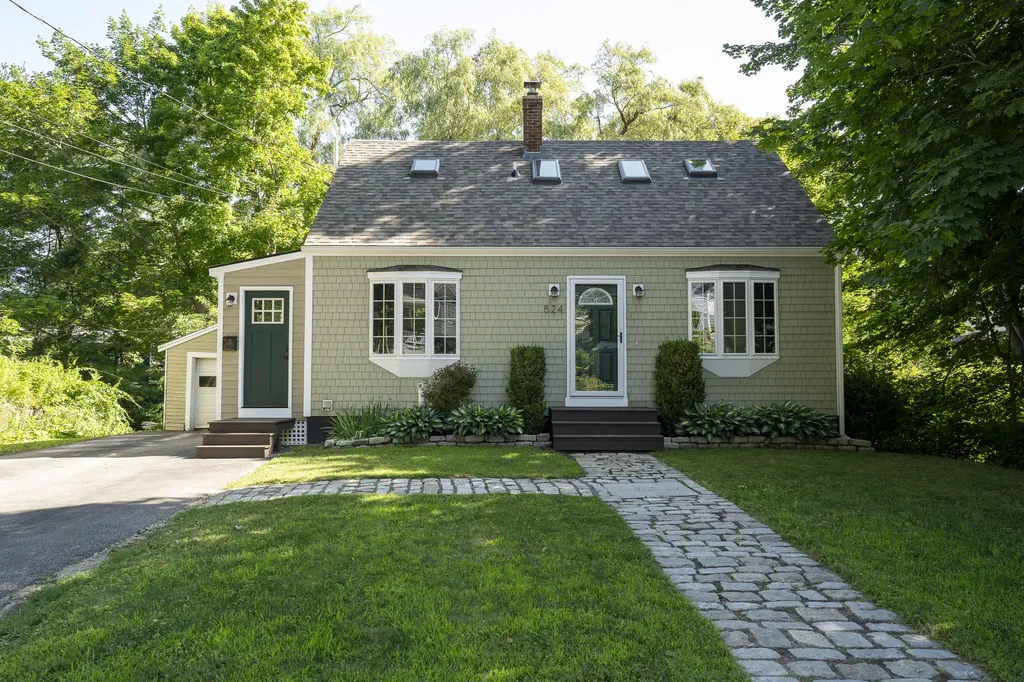 524 Cottage Road South Portland ME 04106