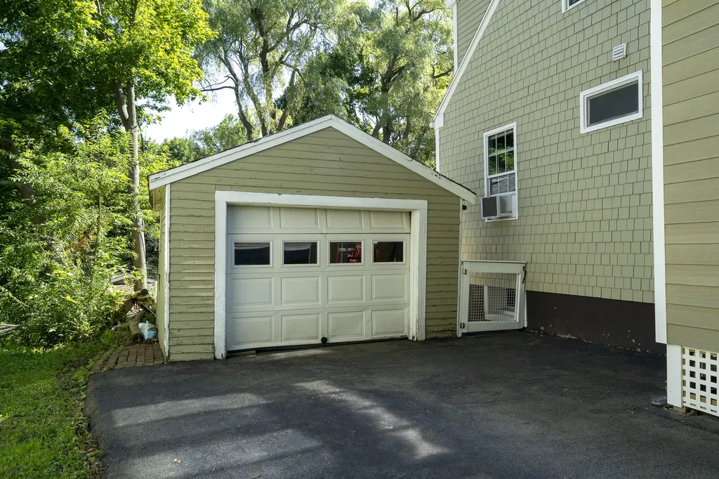 524 Cottage Road South Portland ME 04106