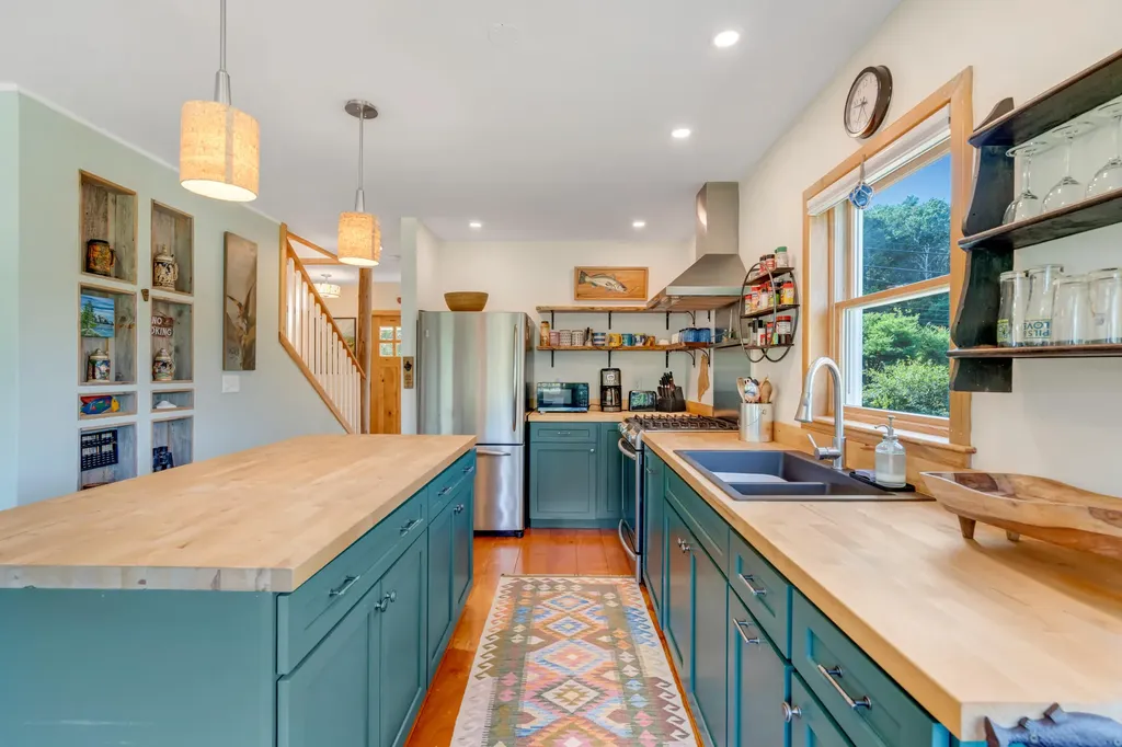 606 Main Road Phippsburg ME 04562