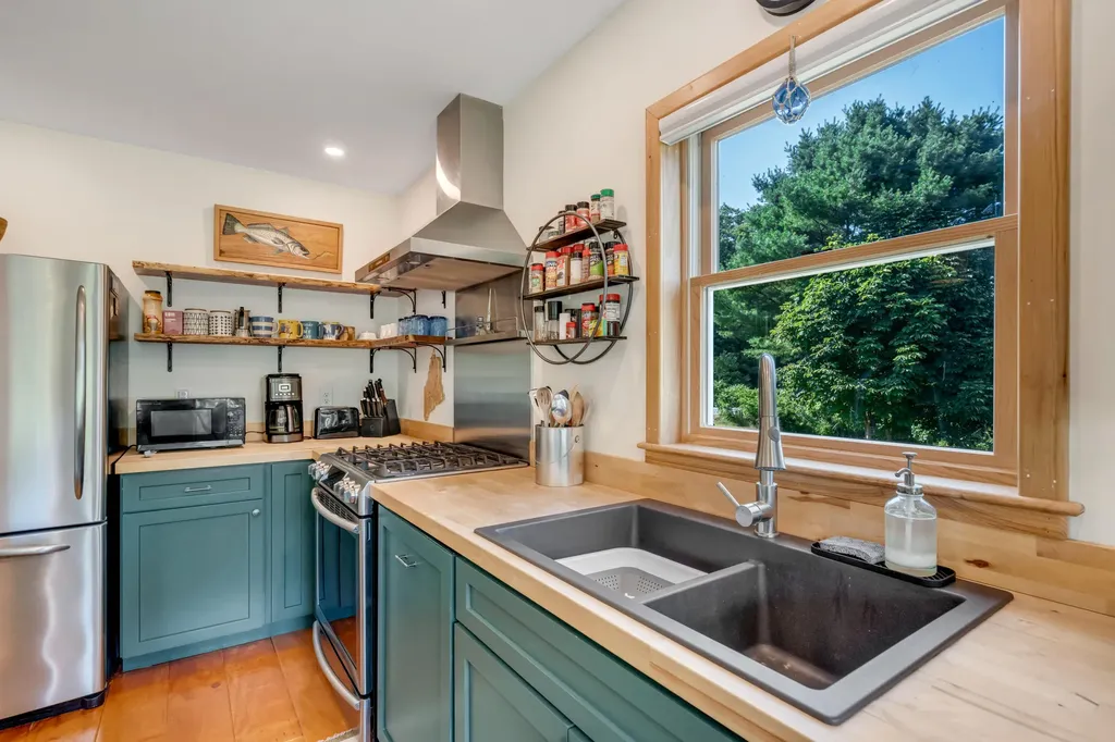 606 Main Road Phippsburg ME 04562