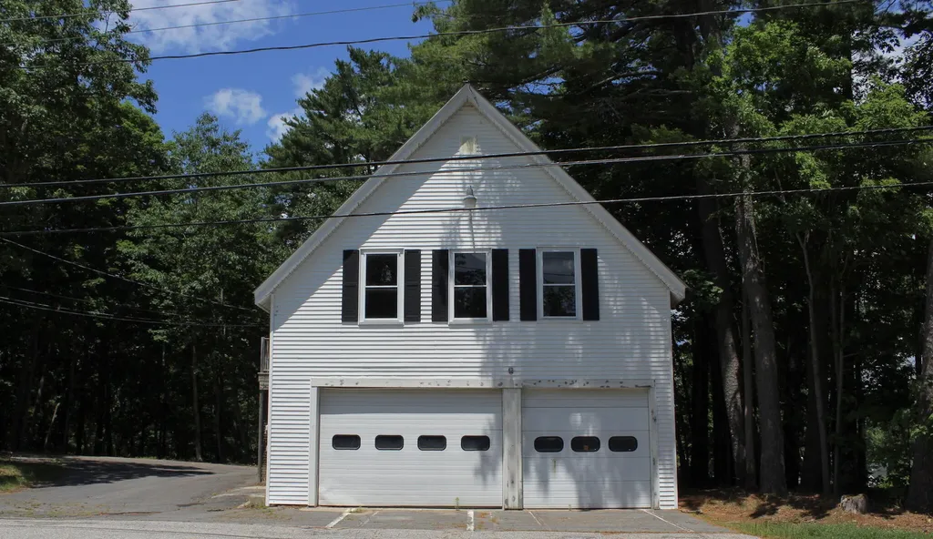 44 Allen Avenue Extension Falmouth ME 04105