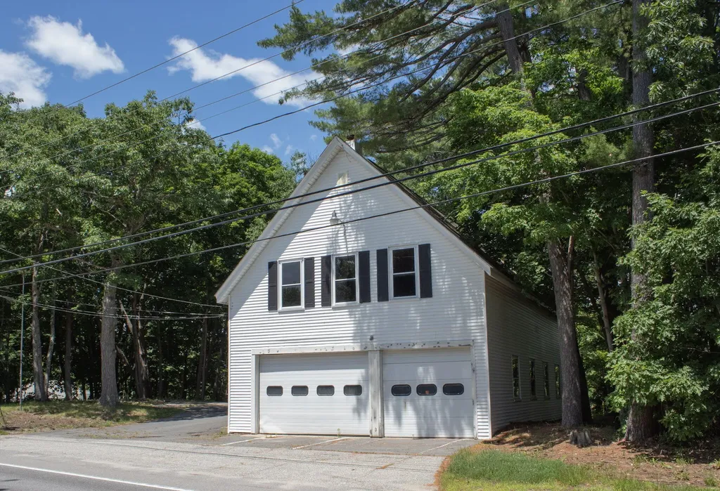 44 Allen Avenue Extension Falmouth ME 04105