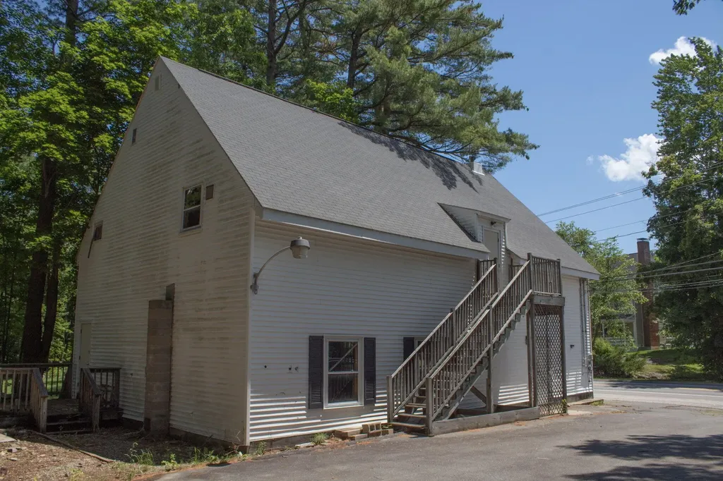 44 Allen Avenue Extension Falmouth ME 04105