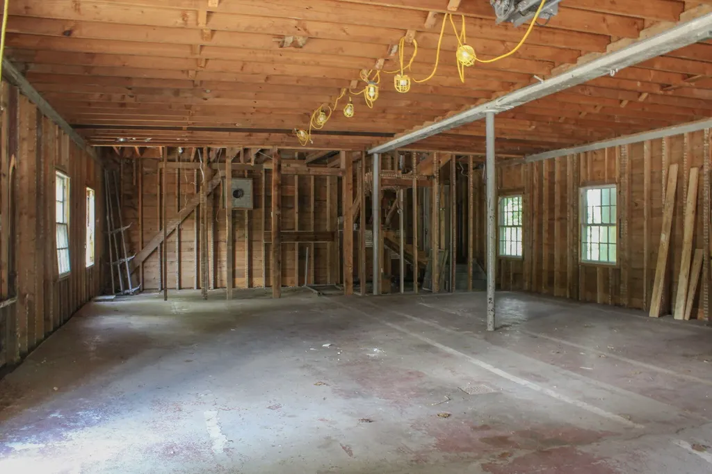 44 Allen Avenue Extension Falmouth ME 04105