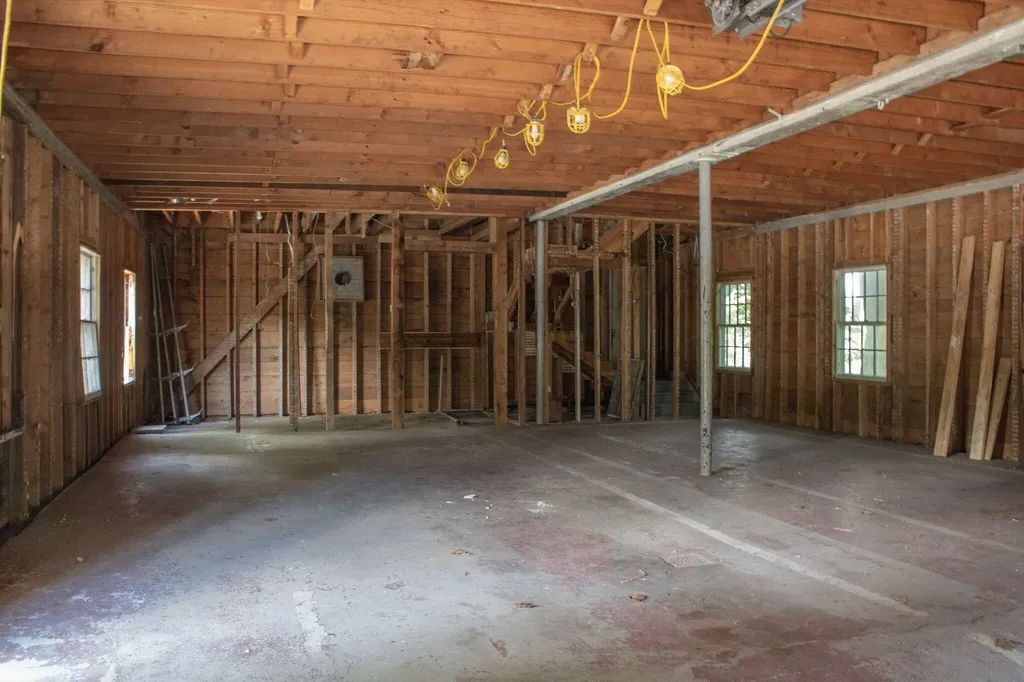 44 Allen Avenue Extension Falmouth ME 04105