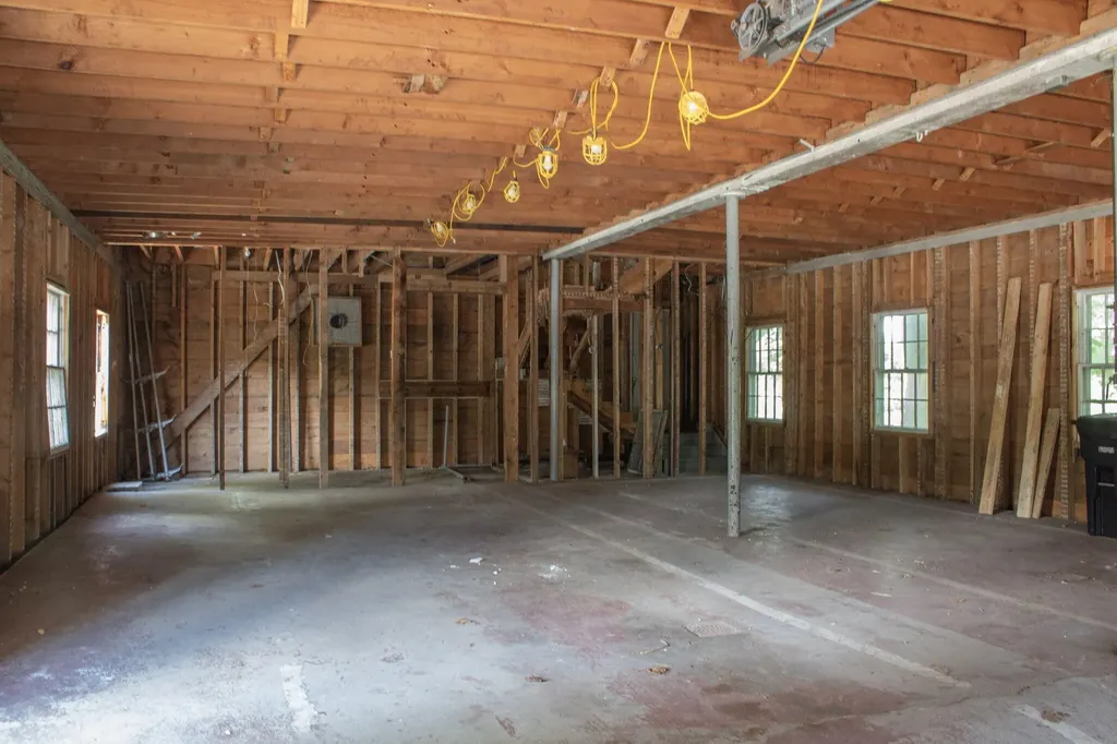 44 Allen Avenue Extension Falmouth ME 04105