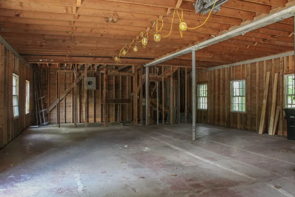 44 Allen Avenue Extension Falmouth ME 04105