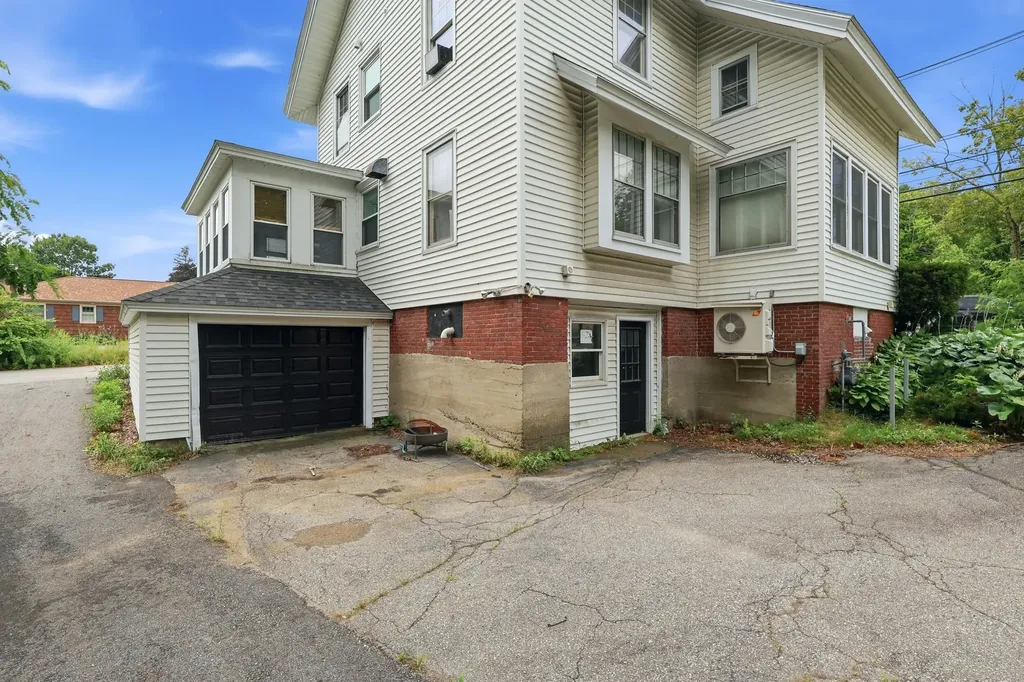 643 Main Street Lewiston ME 04240