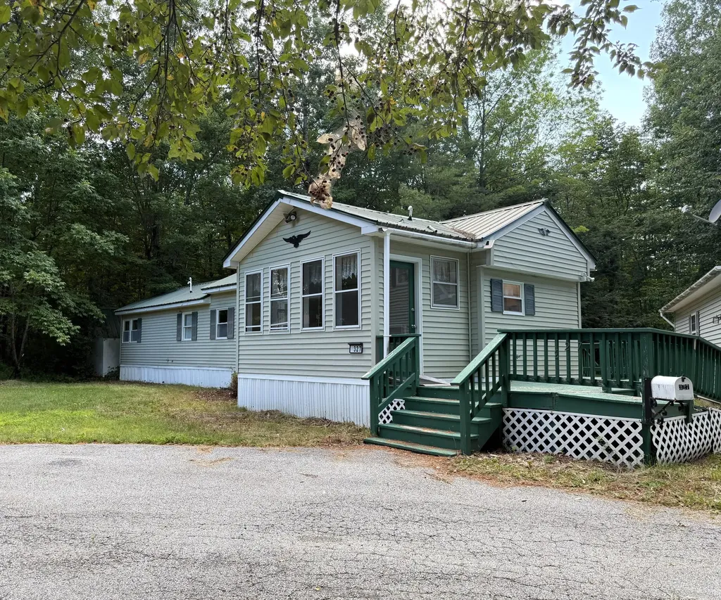 327 Middle Road Oakland ME 04963