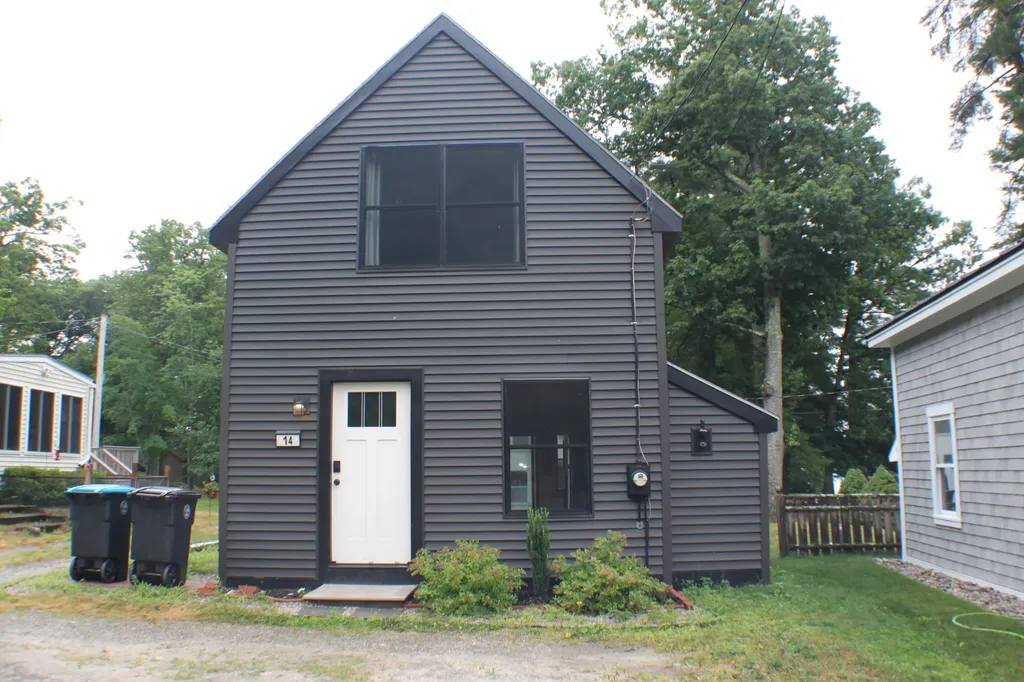 14 Family Circle Windham ME 04062