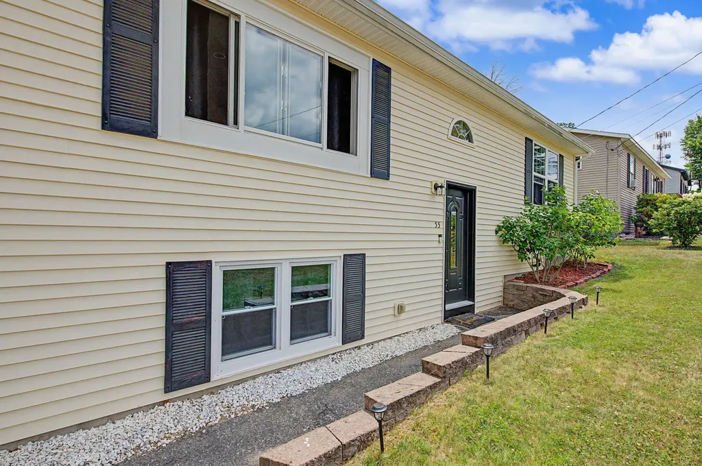 55 Hillcrest Avenue Lewiston ME 04240
