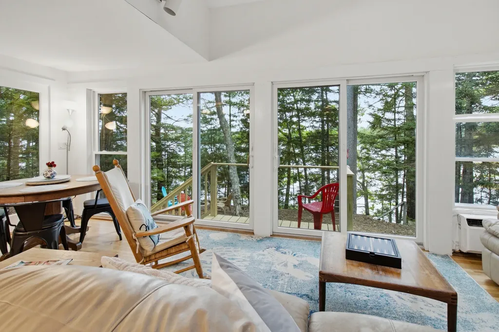 91 Shore Drive Freeport ME 04032