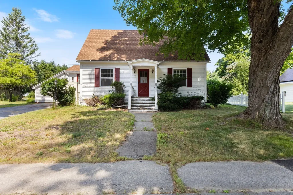 18 Westmore Avenue Biddeford ME 04005