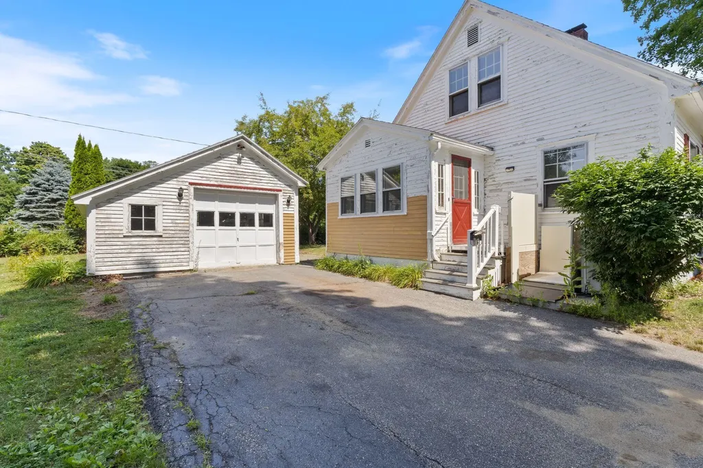 18 Westmore Avenue Biddeford ME 04005